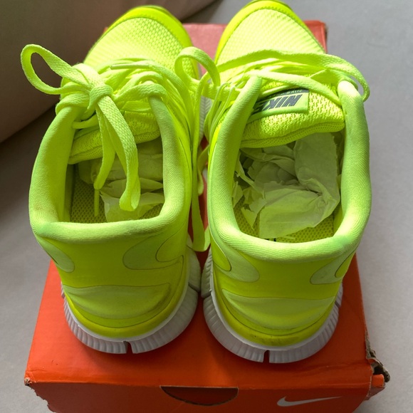 WOMENS NIKE FREE 5.0+ SIZE 6 COLOR BRIGHT GREEN - Picture 6 of 7